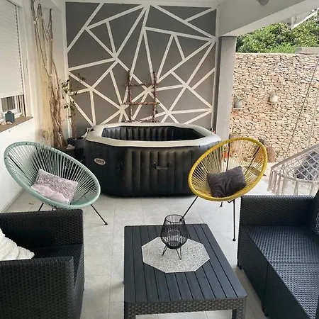 Lucika Apartment *
